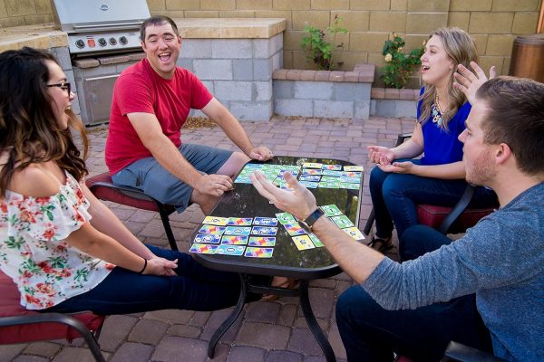 SKYJO, de Magilano - Le Tout Nouveau Jeu de Cartes/Société pour les Petits et les Grands pour se divertir et passer des soirées amusantes avec des amis et en famille