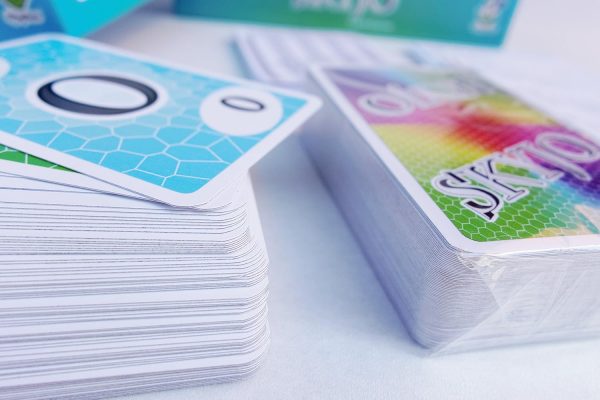 SKYJO, de Magilano - Le Tout Nouveau Jeu de Cartes/Société pour les Petits et les Grands pour se divertir et passer des soirées amusantes avec des amis et en famille